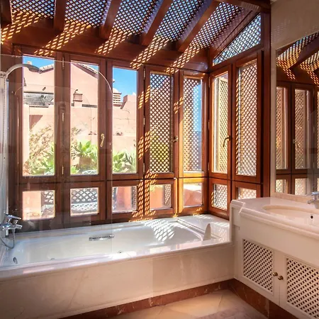 Beachside Penthouse With Top Floor Terrace And Garage * Marbella
