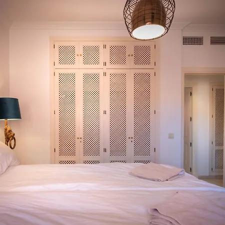 Apartamento Beachside Penthouse With Top Floor Terrace And Garage Marbella