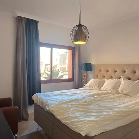 Apartamento Beachside Penthouse With Top Floor Terrace And Garage Marbella
